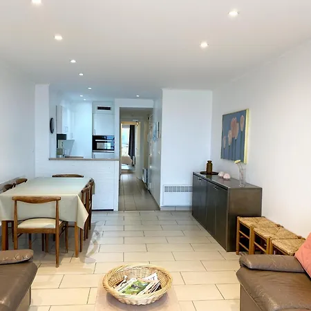 In Located With Beautiful Sea Views, Cleaning Included *