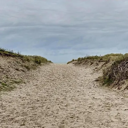 In Located With Beautiful Sea Views, Cleaning Included Apartment *